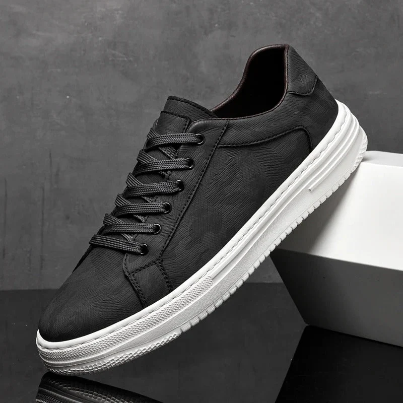 Finn | Classic Low-Top Men's Trainers with Lace-Up Front - Image 6